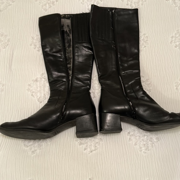 Black leather boots - Picture 3 of 9